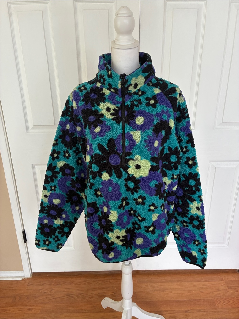 Urban Outfitters Floral Pullover Fleece jacket